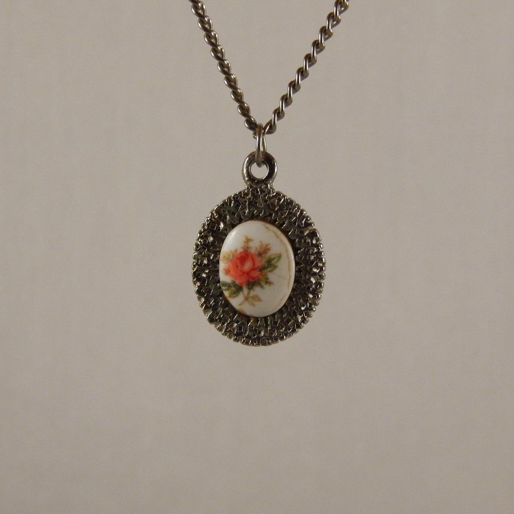 Floral pendent and earrings